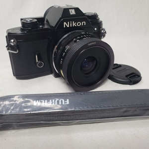 Mini-Nikon Nikon EM+Tamron28MM
