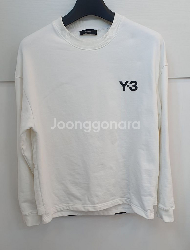 흰색 Y-3 맨투맨 티셔츠 L사이즈입니다.--0