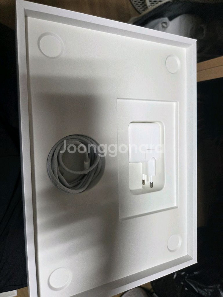 맥북에어 M2 13인치 8G램 256G S급 풀박스--1