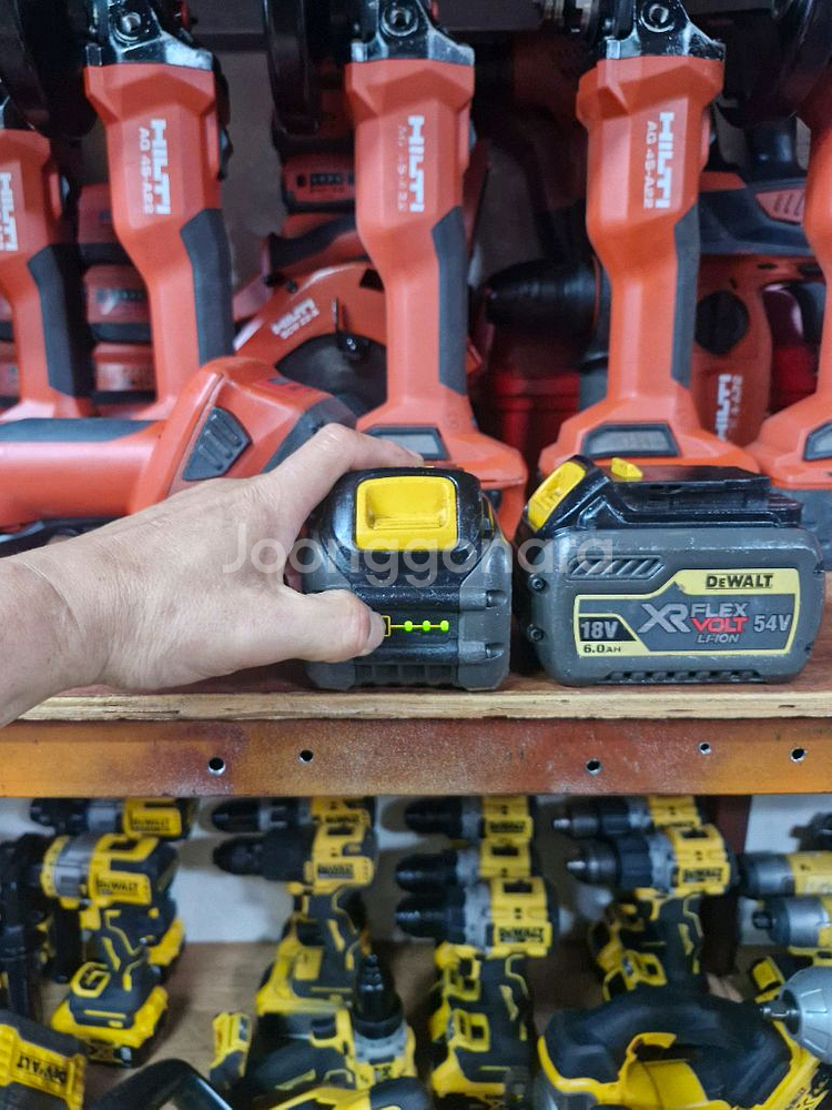 디월트배터리. 20V(18V) 6.0AH 플렉스볼트배터--1