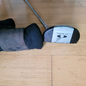 Never Compromise 33인치 반달퍼터