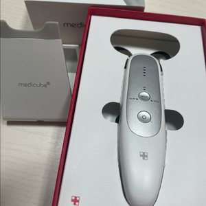 메디큐브 에이지알 더마 EMS 샷