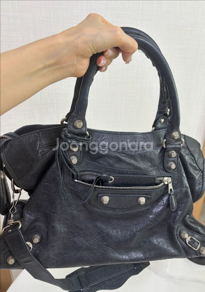 발렌시아가 자이언트 실버 모터백 스몰 블랙 은장 더스트--1