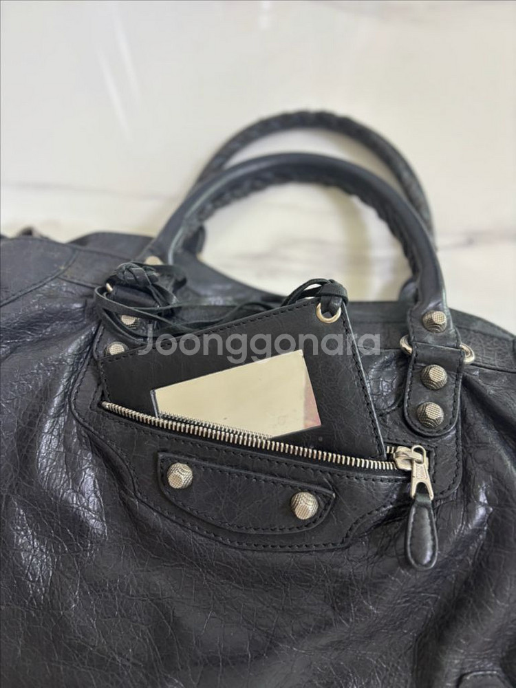발렌시아가 자이언트 실버 모터백 스몰 블랙 은장 더스트--2