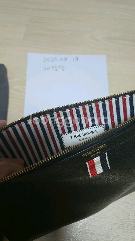 톰브라운 소가죽 클러치 팝니다.--2