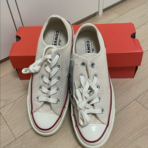컨버스 척70 230사이즈