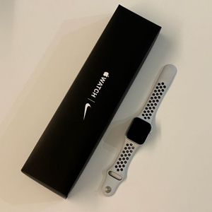 [풀박스] 애플워치 SE1 Nike 40mm 판매합니다