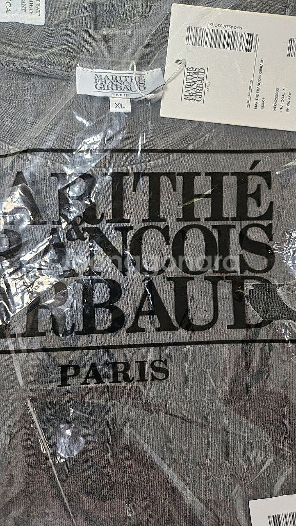 마리떼프랑소와저버 공용 엠보 로고 피그먼트 티--4