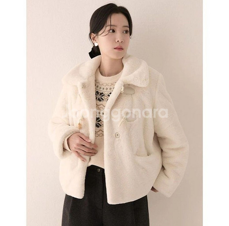 새상품)로엠 더플 퍼 자켓 RMJLE11RT1아이보리--1