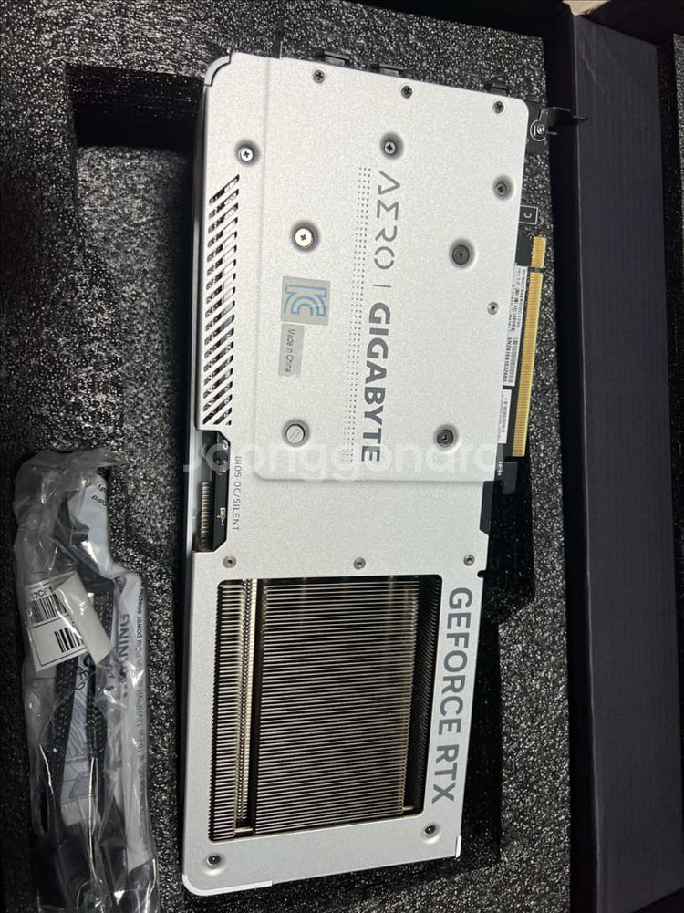 RTX 4070S aero 화이트--3