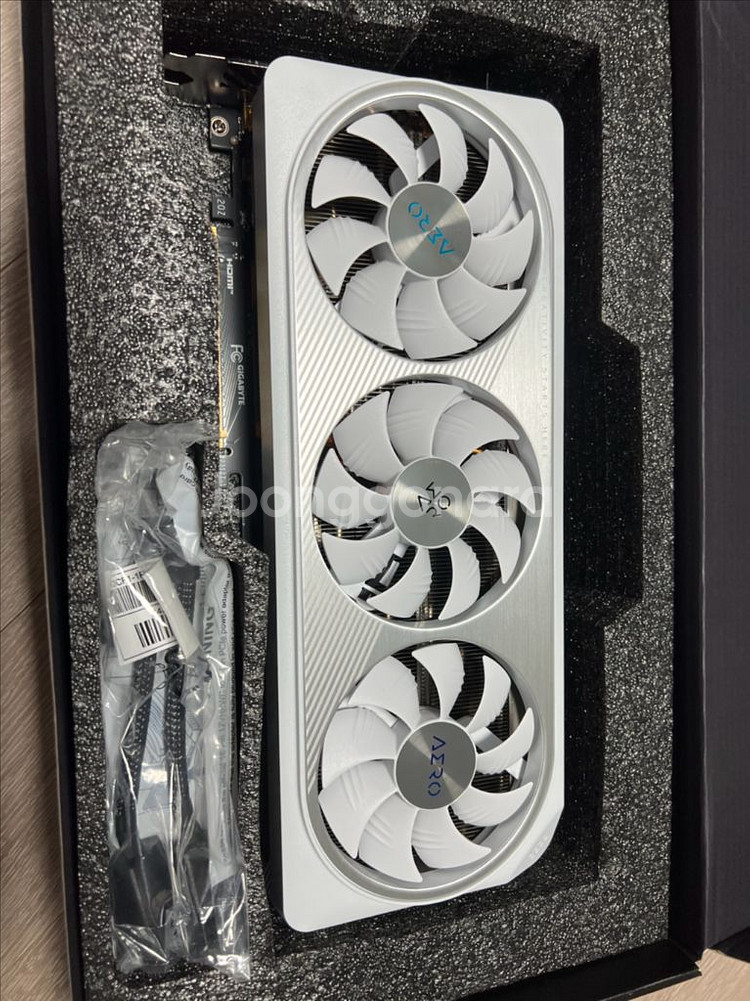 RTX 4070S aero 화이트--1
