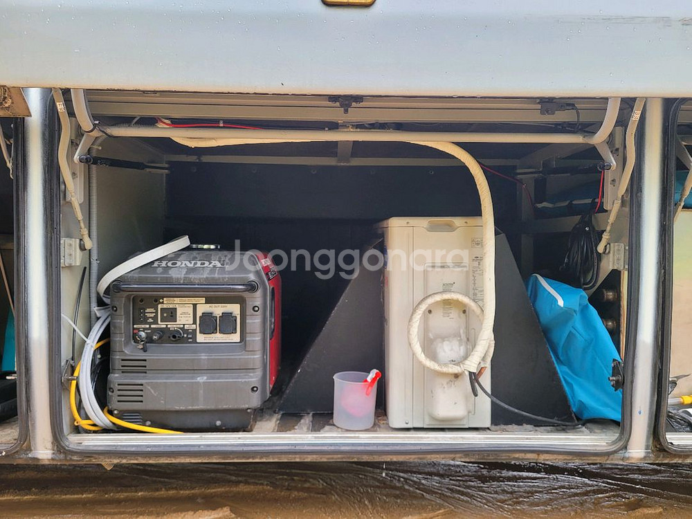 현대 유니버스 캠핑카--6