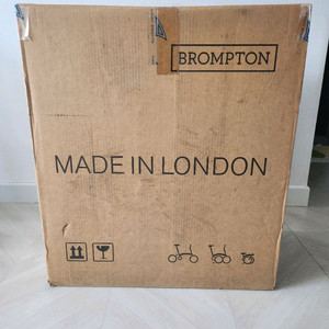 브롬톤 접이식 미니벨로 플레임라커 허브다이나모 새제품