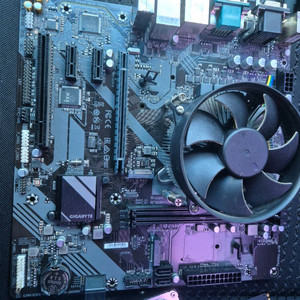 CPU i7 13700 (보드는 서비스로드려요)