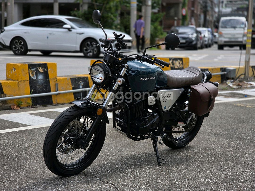22년식 부캐너125 7천키로 신차컨디션최상!--0