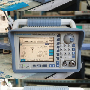 SIGNAL GENERATOR SM300