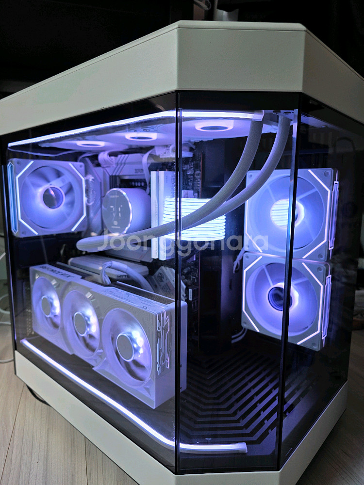 라이젠7 9800X3D RTX5080 어항본체--0