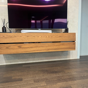 OLED 벽걸이 TV & 거실장