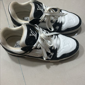 루이비통 트레이너 스니커즈 41