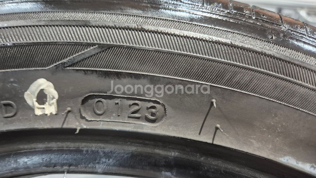 중고 타이어 235 45 18 한국 키너지EX 2본--7