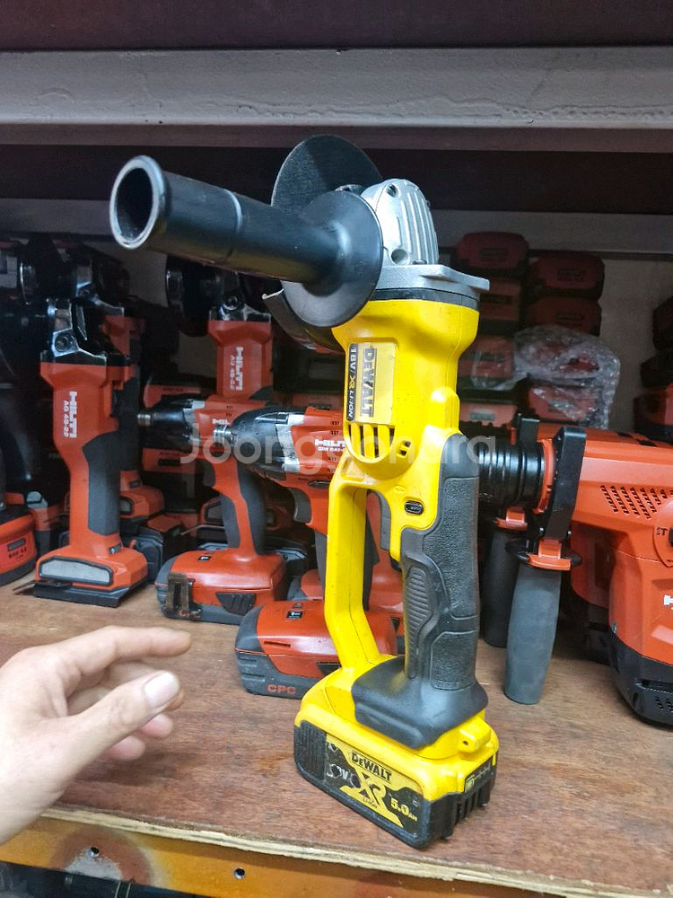 디월트충전그라인더 DCG412 패들스위치 5인치그라인더--6