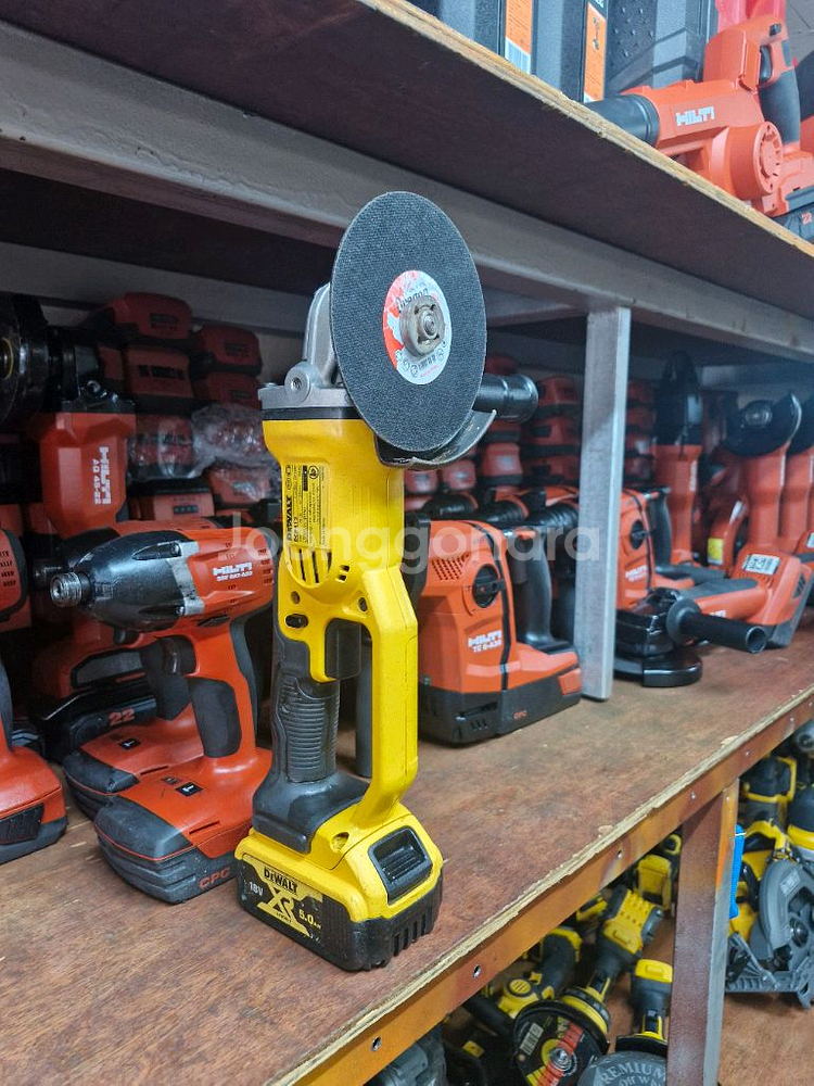 디월트충전그라인더 DCG412 패들스위치 5인치그라인더--2