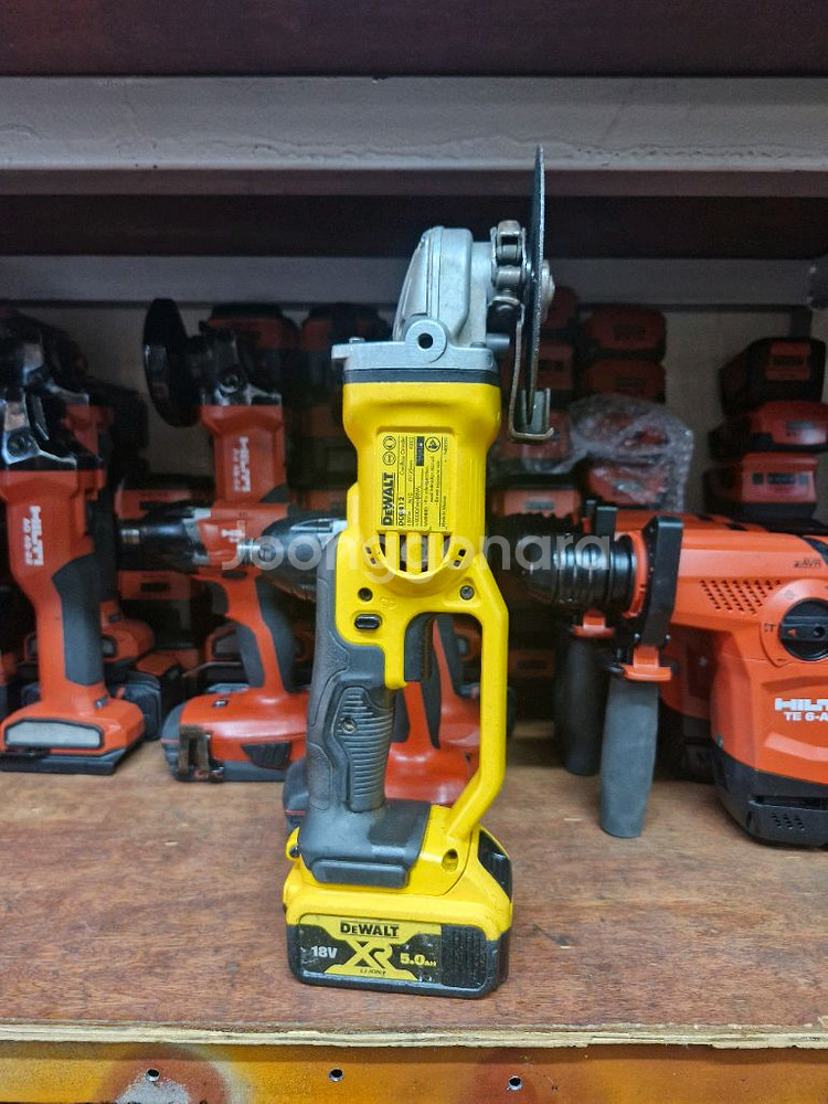 디월트충전그라인더 DCG412 패들스위치 5인치그라인더--3