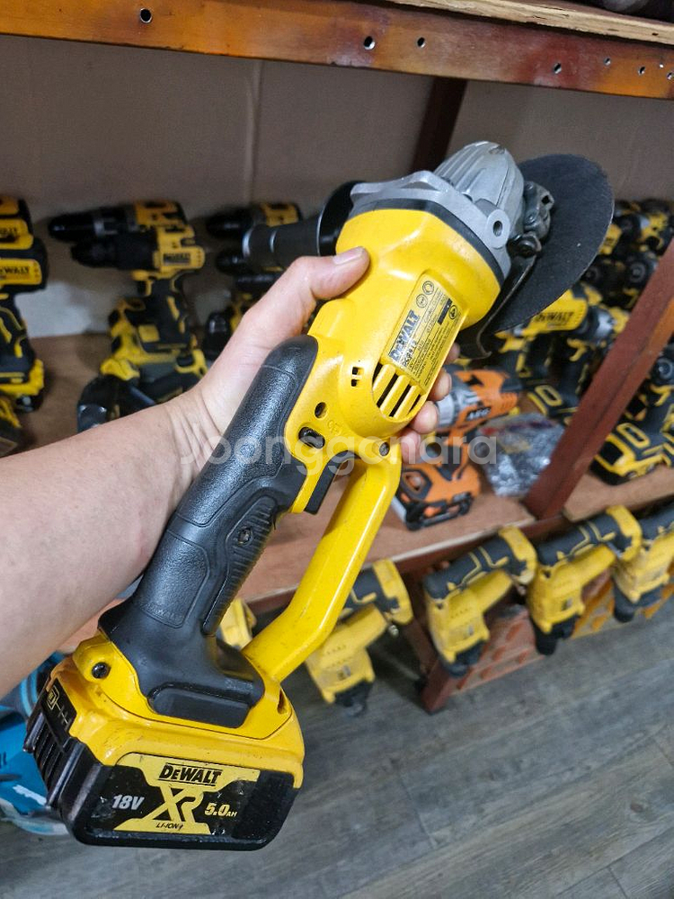 디월트충전그라인더 DCG412 패들스위치 5인치그라인더--9