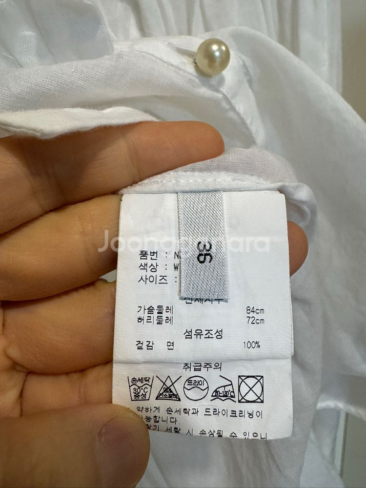 누메로 벤투노 n21 진주단추 프릴 화이트 블라우스--4