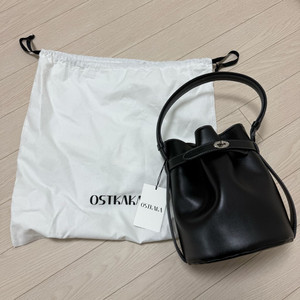 오스트카카 버킷백