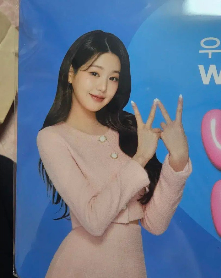 미개봉)우리은행 아이브 원영 포카 양도합니다 이미지