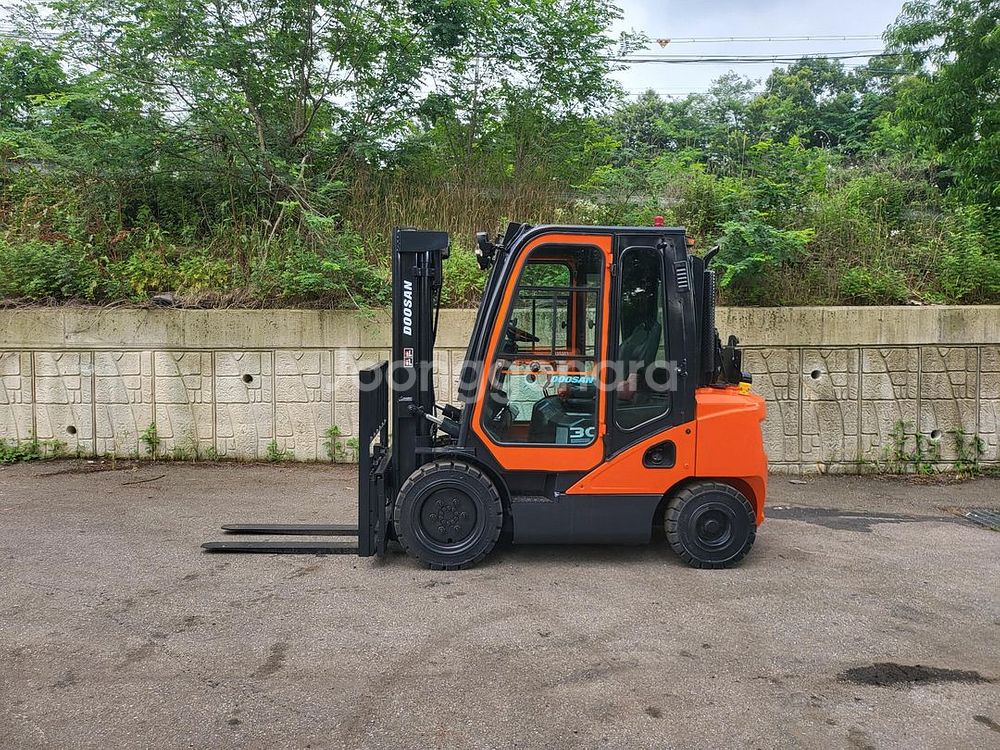 [중고지게차] 두산 D30S-7 3톤 디젤 지게차--0