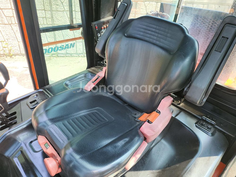 [중고지게차] 두산 D30S-7 3톤 디젤 지게차--7
