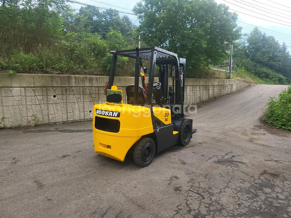 [중고지게차] 두산 D30S-3 3톤 3단 디젤 지게차--2