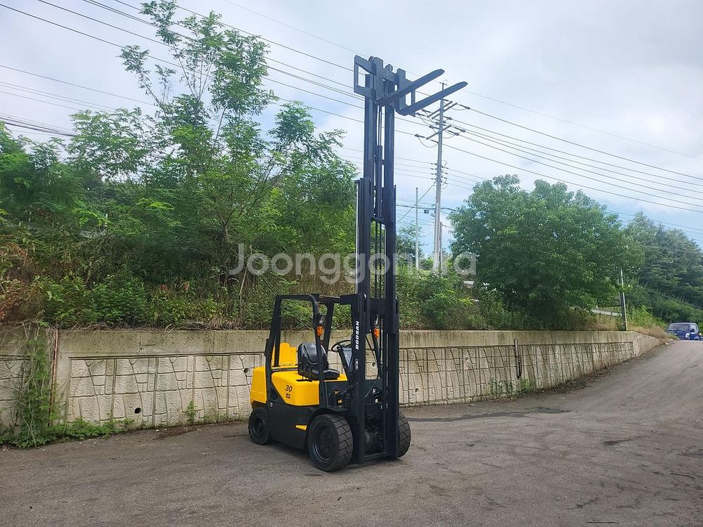 [중고지게차] 두산 D30S-3 3톤 3단 디젤 지게차--4