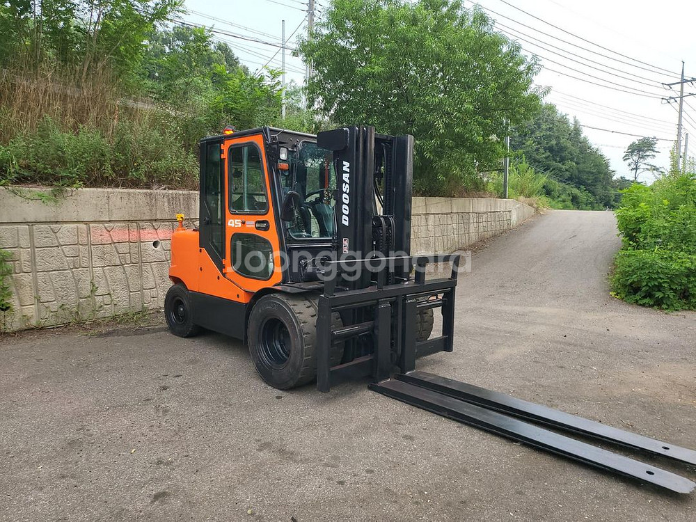 [중고지게차] 두산 D45S-5 4.5톤 3단 디젤--1