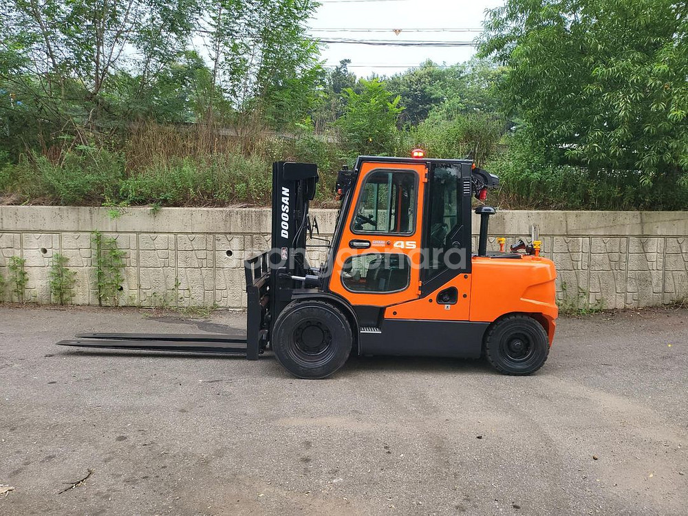 [중고지게차] 두산 D45S-5 4.5톤 3단 디젤--0