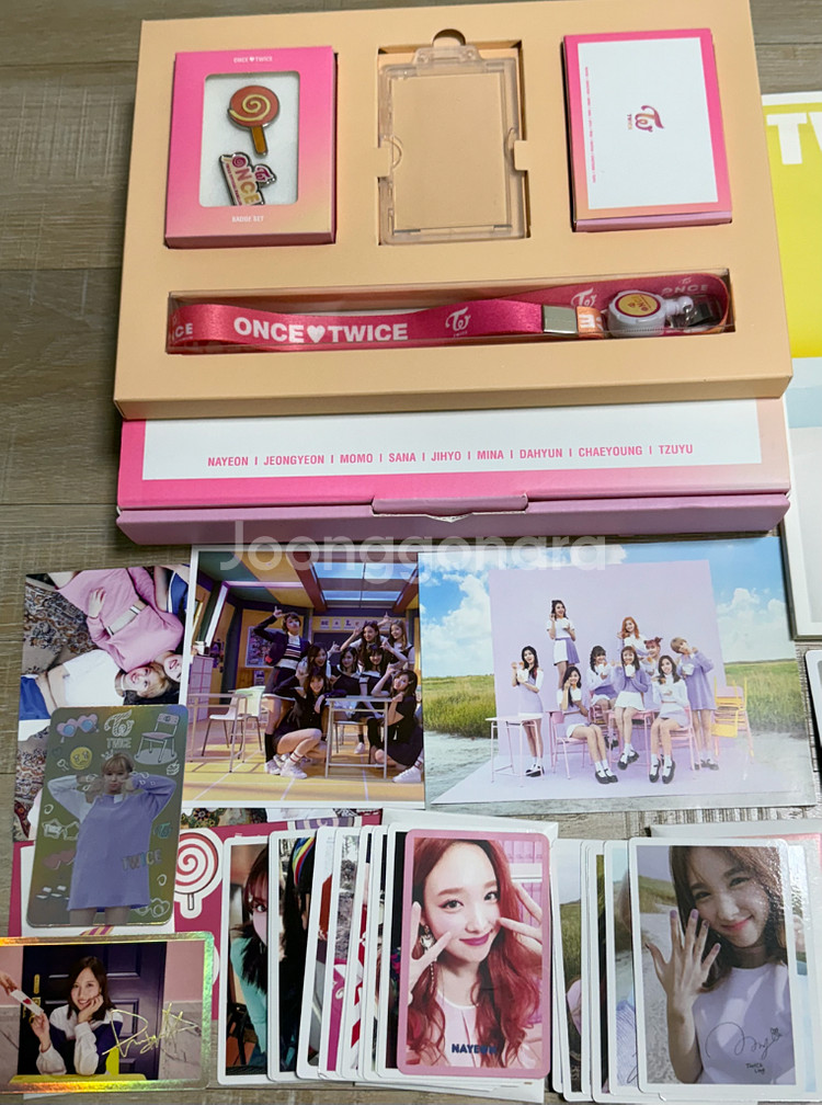 트와이스 앨범 & 굿즈 모음--1