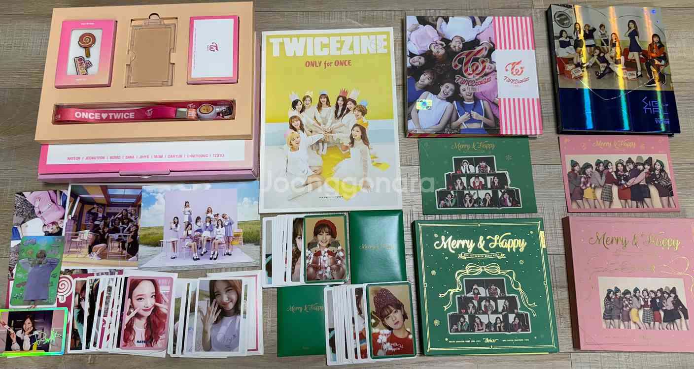 트와이스 앨범 & 굿즈 모음--0