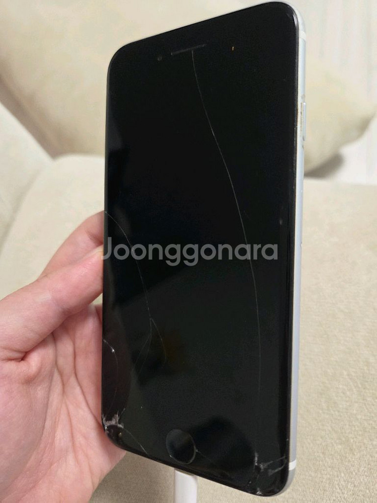 아이폰 SE2 128g 화이트 팝니다--2
