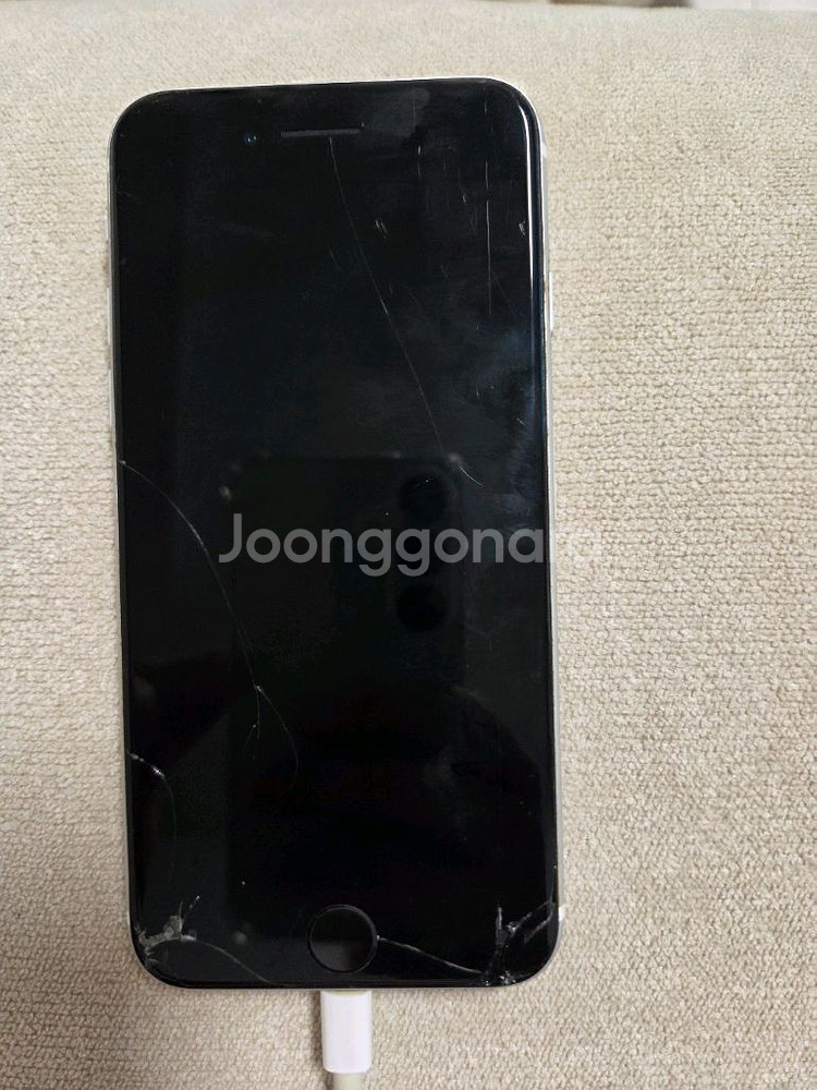 아이폰 SE2 128g 화이트 팝니다--3