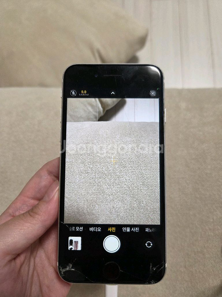아이폰 SE2 128g 화이트 팝니다--5