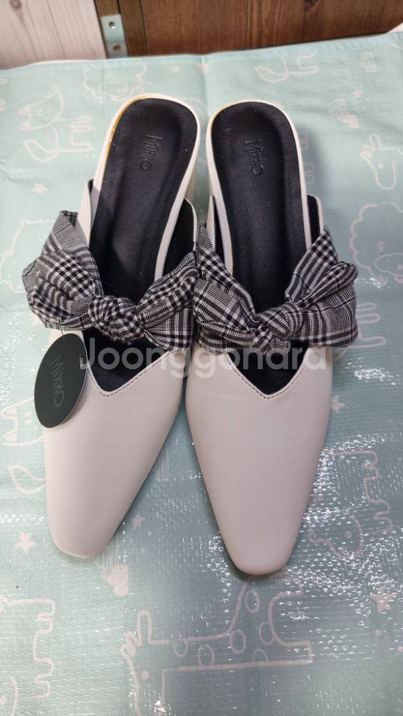 미쏘 화이트 체리리본힐(6cm) 구두 240~245--0