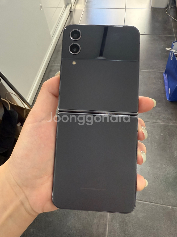 액정센터수리)갤럭시Z플립4 256GB--0
