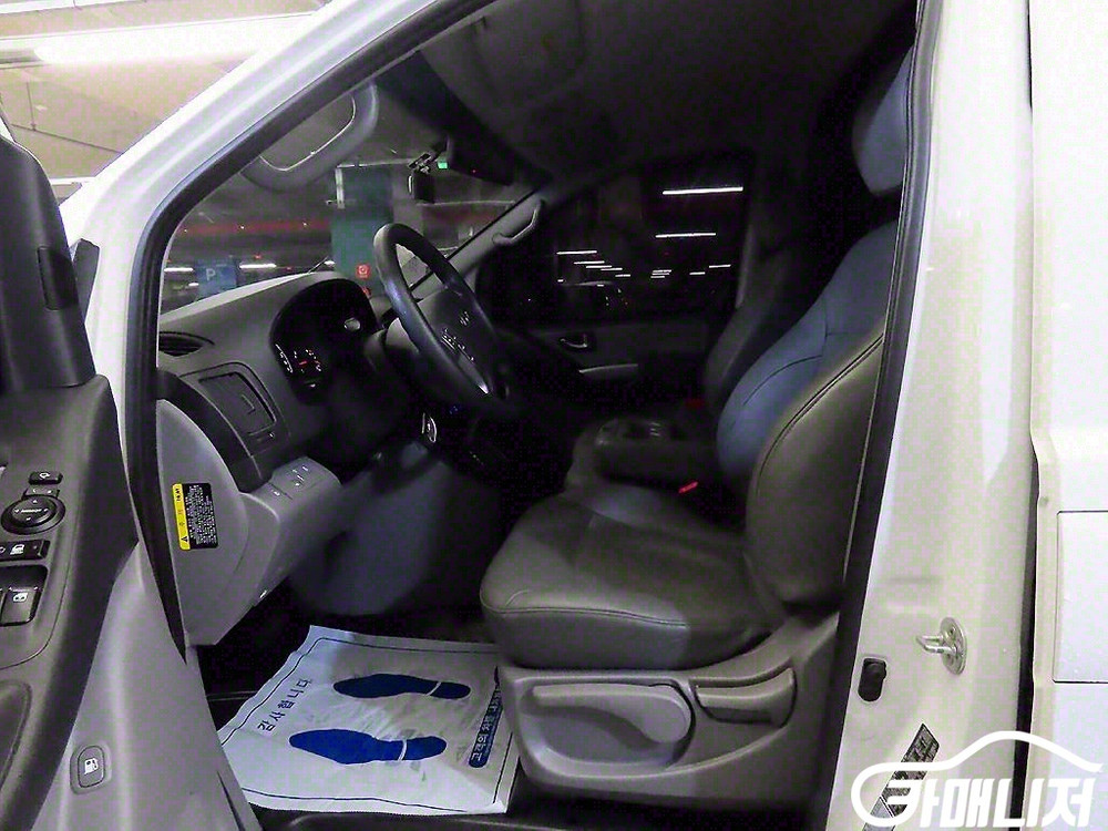 [현대]더 뉴 그랜드 스타렉스 2WD 밴 3인승 LPi 이미지