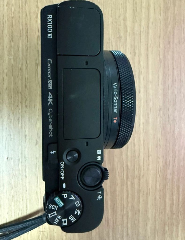 소니 RX100 M6 이미지