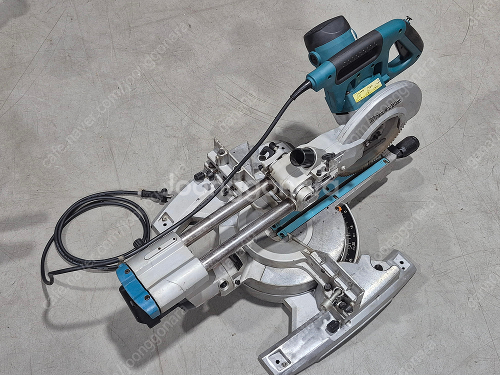 마끼다 슬라이딩 각도절단기(makita/LS 1018)--2