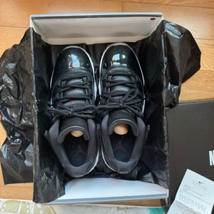 조던11 로우 72-10 260 중고팝니다!
