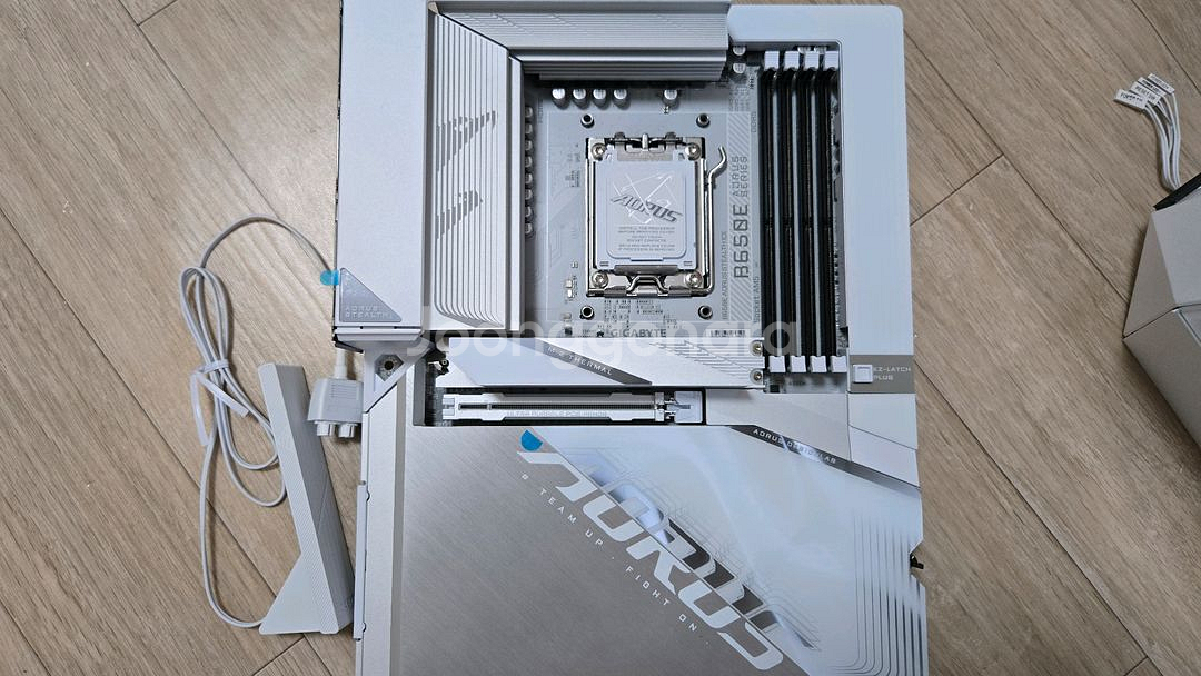 기가바이트 b650e 어로스 스텔스--0