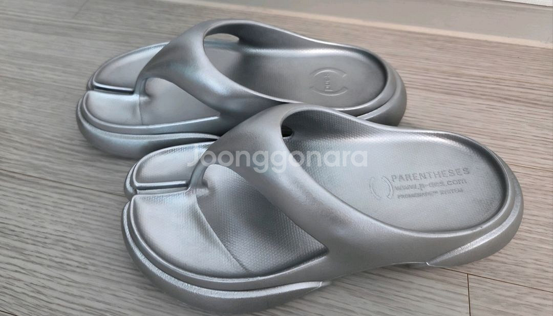 페이즈 플립플랍 02 실버 240사이즈--1